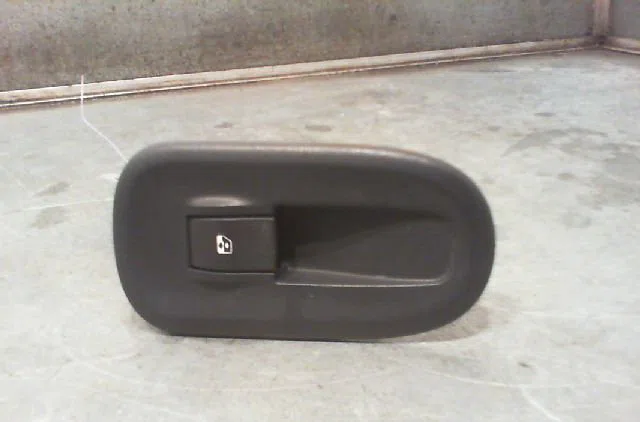 Commande lève-glace porte avant droite RENAULT KANGOO 2011 occasion