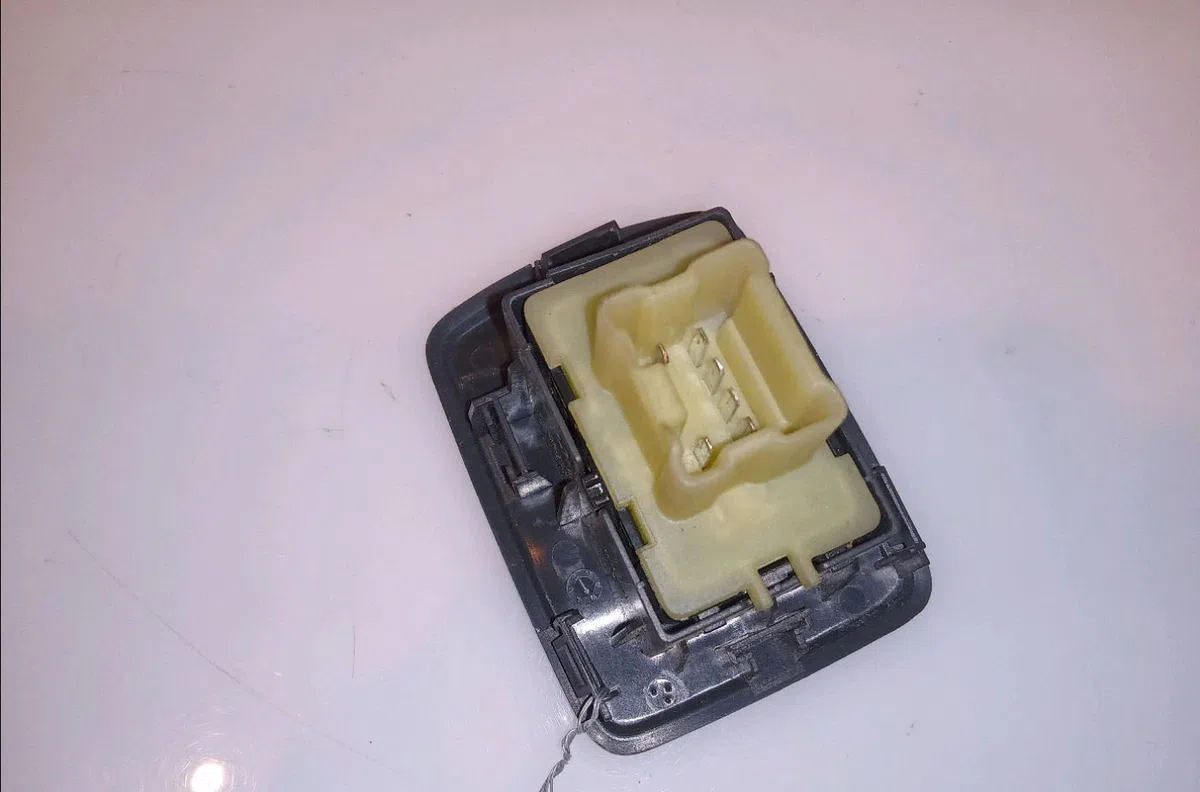 Commande lève-glace porte avant droite Renault KANGOO Express (FW0-1_) 1.5 dci 110 (fw06, fw12) (2013) occasion