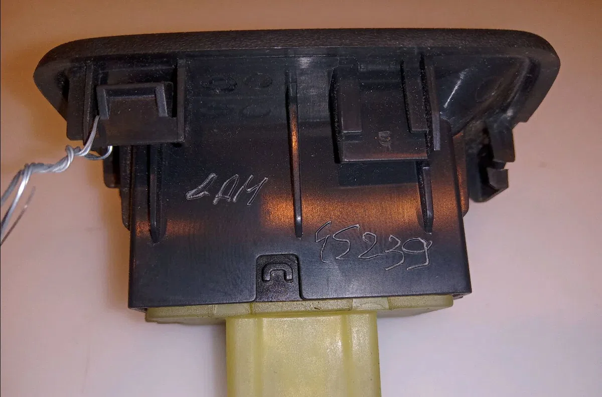 Commande lève-glace porte avant droite Renault KANGOO Express (FW0-1_) 1.5 dci 110 (fw06, fw12) (2013) occasion