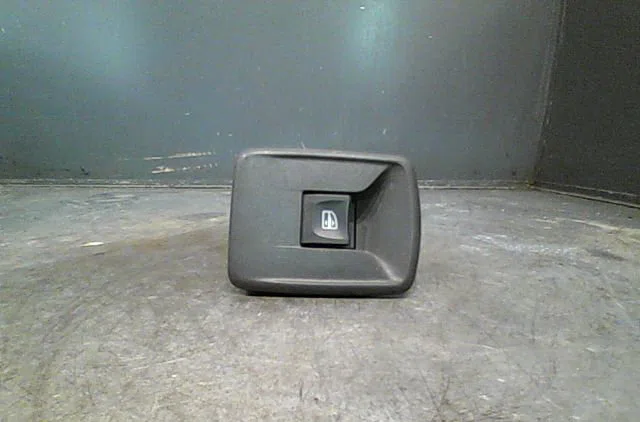 Commande lève-glace porte avant droite Renault KANGOO Express (FW0-1_) 1.5 dci 75 (fw07, fw10, fw04) (2010) 4 portes occ