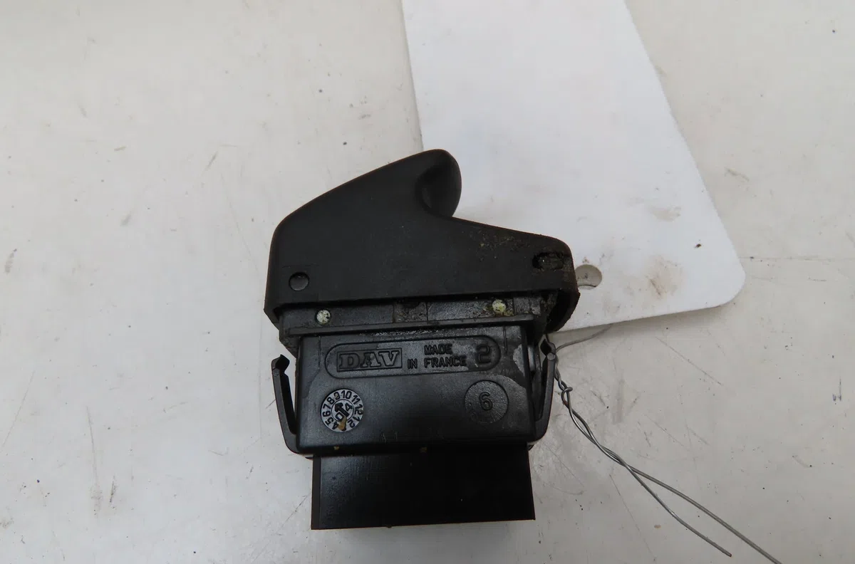 Commande lève-glace porte avant droite Renault KANGOO (KC0-1_) 1.5 dci (kc08, kc09) (2002) occasion