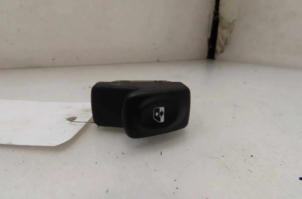 Commande lève-glace porte avant droite Renault KANGOO (KC0-1_) 1.5 dci (kc08, kc09) (2002) occasion