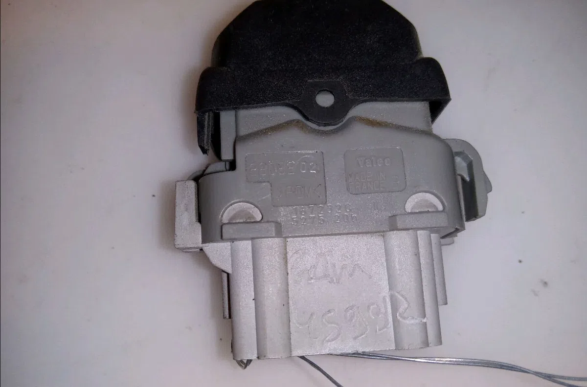 Commande lève-glace porte avant droite Renault LAGUNA II Grandtour (KG0-1_) 1.9 dci (kg1a, kg1w, kg0g) (2005-2007) occas