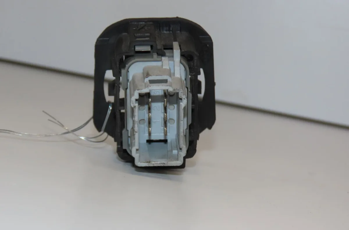 Commande lève-glace porte avant droite Renault LAGUNA II Grandtour (KG0-1_) 2.0 16v (kg00, kg0k, kg0w, kg0p) (2002-2007)