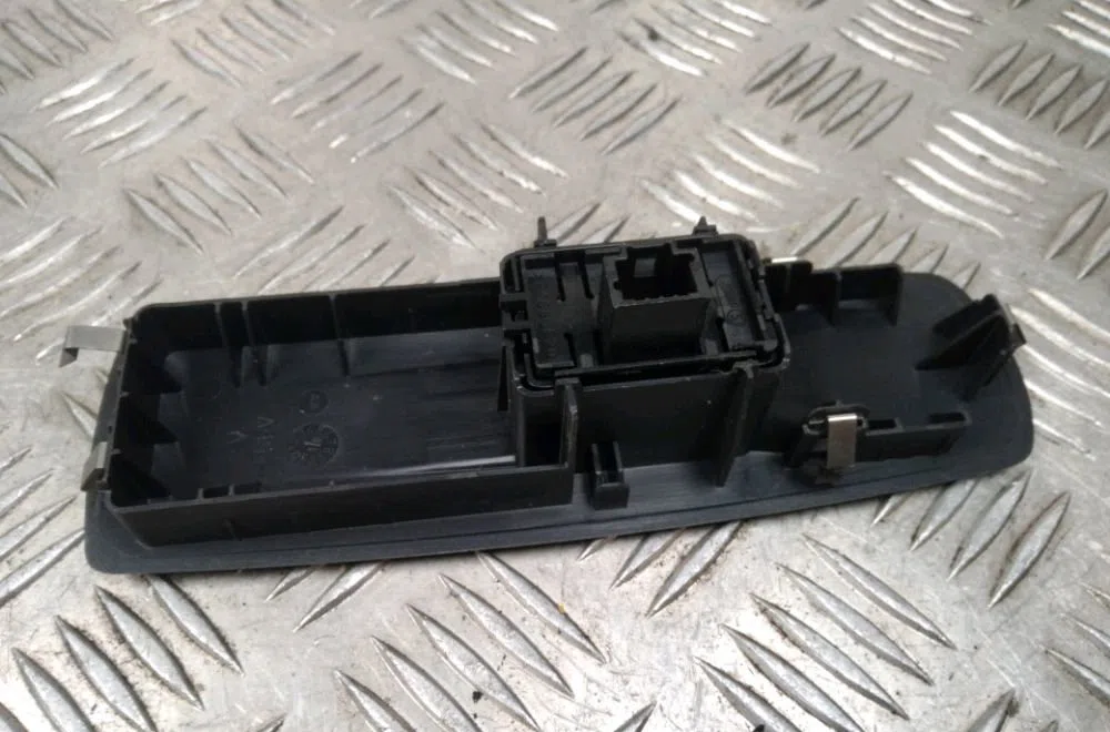 Commande lève-glace porte avant droite Renault LAGUNA III Grandtour (KT0-1) 2.0 dci (kt01, kt08, kt09, kt0k, kt12, kt1d,