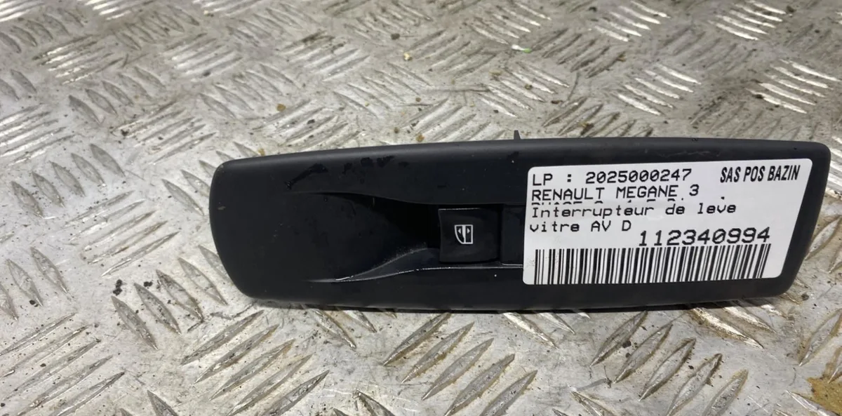 Commande lève-glace porte avant droite RENAULT MEGANE 3 PHASE 3 occasion
