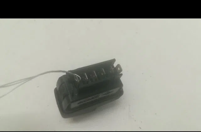 Commande lève-glace porte avant droite Renault MEGANE I Classic (LA0-1_) 1.6 e (la0f, la0s) (1996-1999) occasion