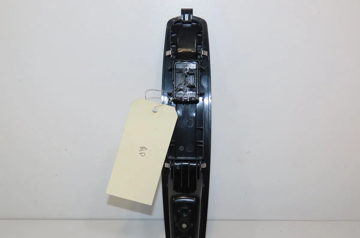 Commande lève-glace porte avant droite Renault MEGANE III 3-5 portes (BZ0-1_, B3_) 1.2 tce (bz2b, bz11) (2012-2015) 5 po