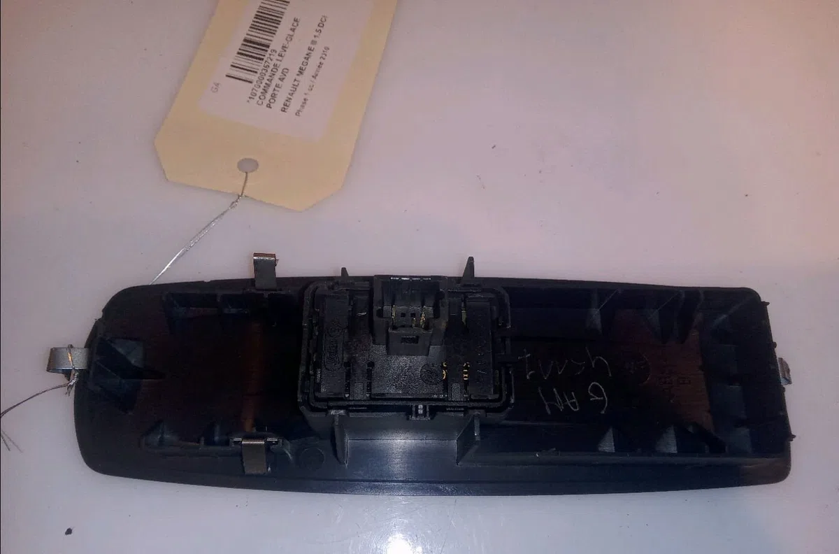 Commande lève-glace porte avant droite Renault MEGANE III Coupé (DZ0-1_) 1.5 dci (dz09, dz0d, dz1f, dz1g, dz14, dz29) (2
