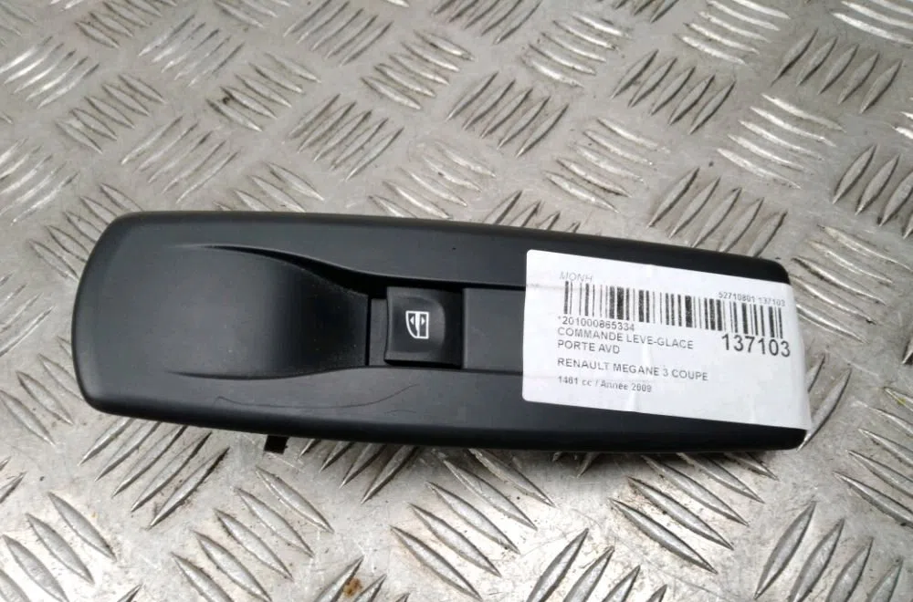 Commande lève-glace porte avant droite Renault MEGANE III Coupé (DZ0-1_) 1.5 dci (dz0b) (2009) occasion