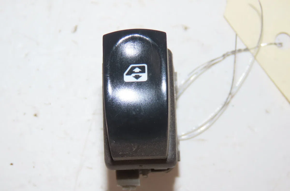 Commande lève-glace porte avant droite Renault MODUS - GRAND MODUS (F-JP0_) 1.5 dci (fp0d, jp0d) (2004) occasion