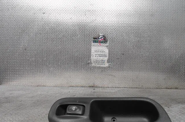 Commande lève-glace porte avant droite RENAULT SCENIC 1  SCENIC 1 PHASE 2 occasion — photo 2