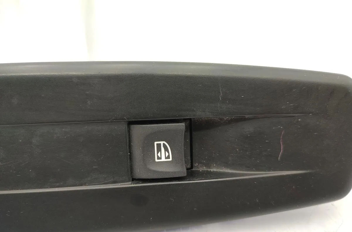 Commande lève-glace porte avant droite RENAULT SCENIC 3 PHASE 2 occasion