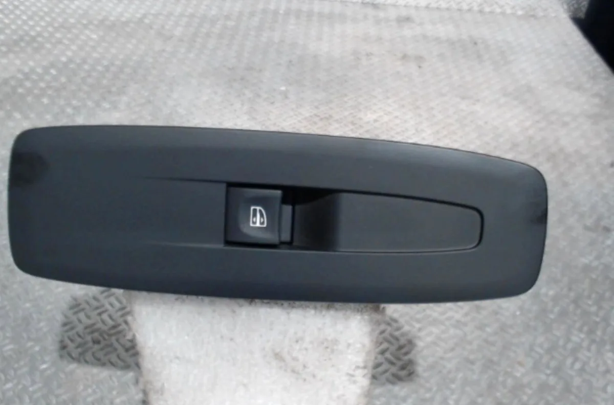 Commande lève-glace porte avant droite Renault SCÉNIC IV (J9_) 1.5 dci 110 (2016) occasion