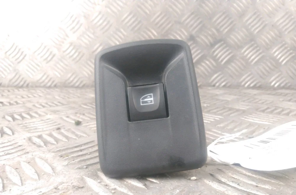 Commande lève-glace porte avant droite Renault TRAFIC III Camionnette (FG_) 2.0 dci 120 (fgmn) (2019) occasion