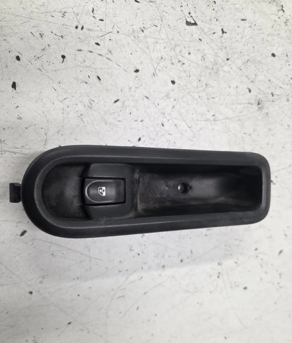 Commande lève-glace porte avant droite RENAULT TWINGO 2 PHASE 2 occasion
