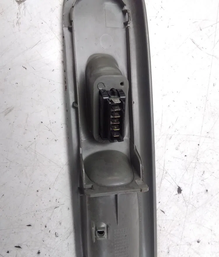 Commande lève-glace porte avant droite RENAULT TWINGO I 2001 occasion