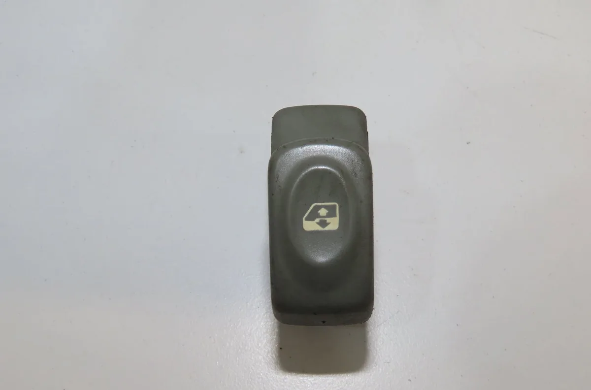 Commande lève-glace porte avant droite Renault TWINGO I (C06_) 1.2 (c066, c068) (1996-2007) 3 portes occasion