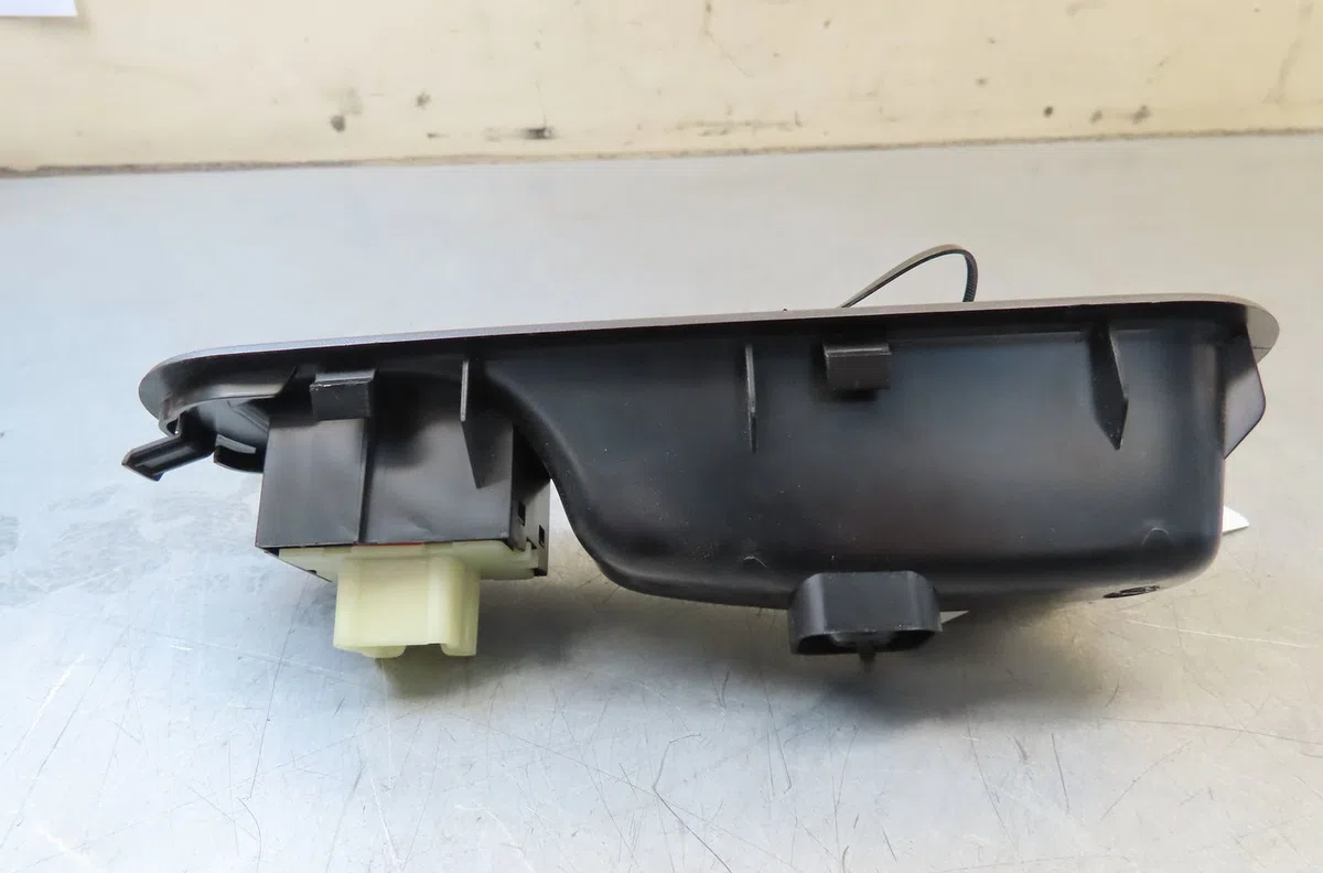 Commande lève-glace porte avant droite RENAULT TWINGO III  0.9 TCE 12v 90ch occasion