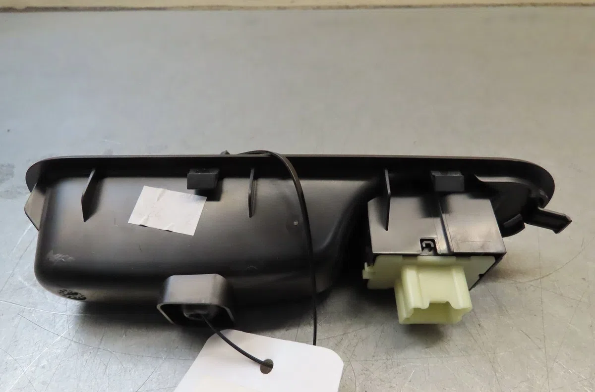 Commande lève-glace porte avant droite RENAULT TWINGO III  0.9 TCE 12v 90ch occasion