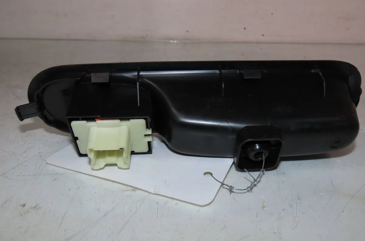 Commande lève-glace porte avant droite Renault TWINGO III (BCM_, BCA_) 0.9 tce 90 (2014) 5 portes occasion