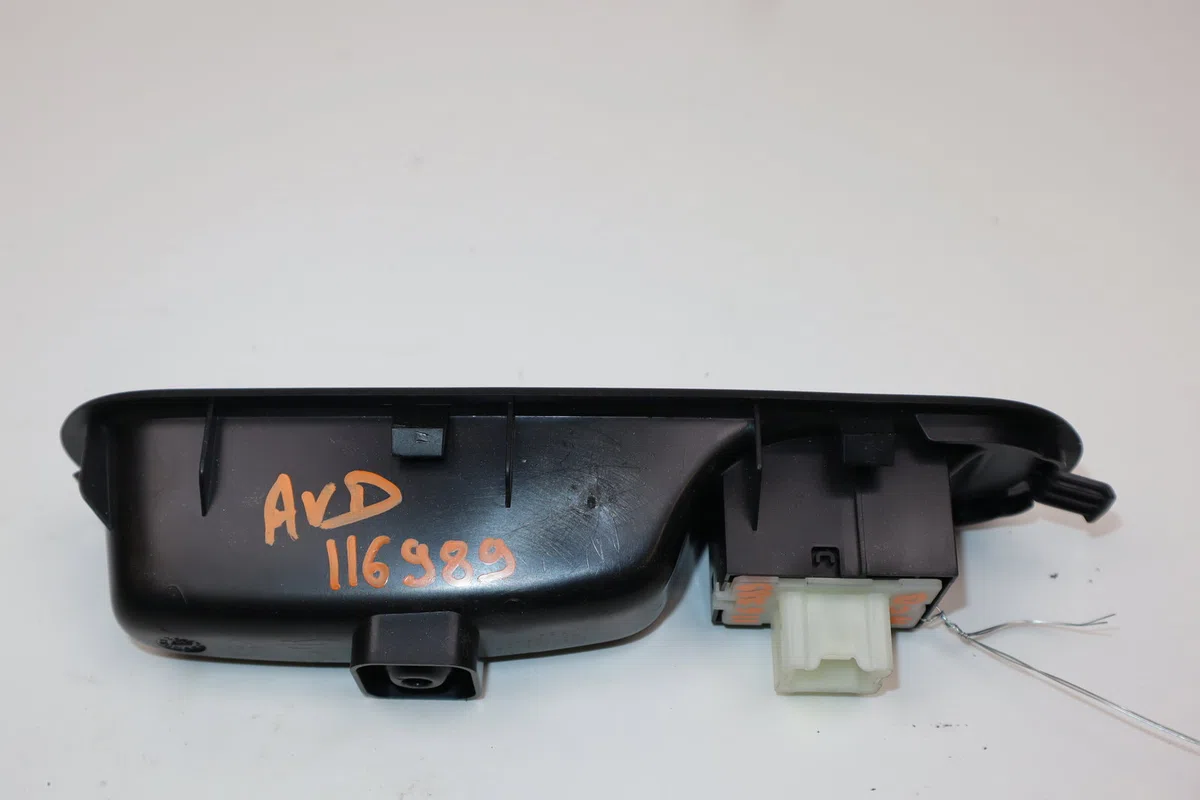 Commande lève-glace porte avant droite Renault TWINGO III (BCM_, BCA_) 0.9 tce 95 (2019) occasion