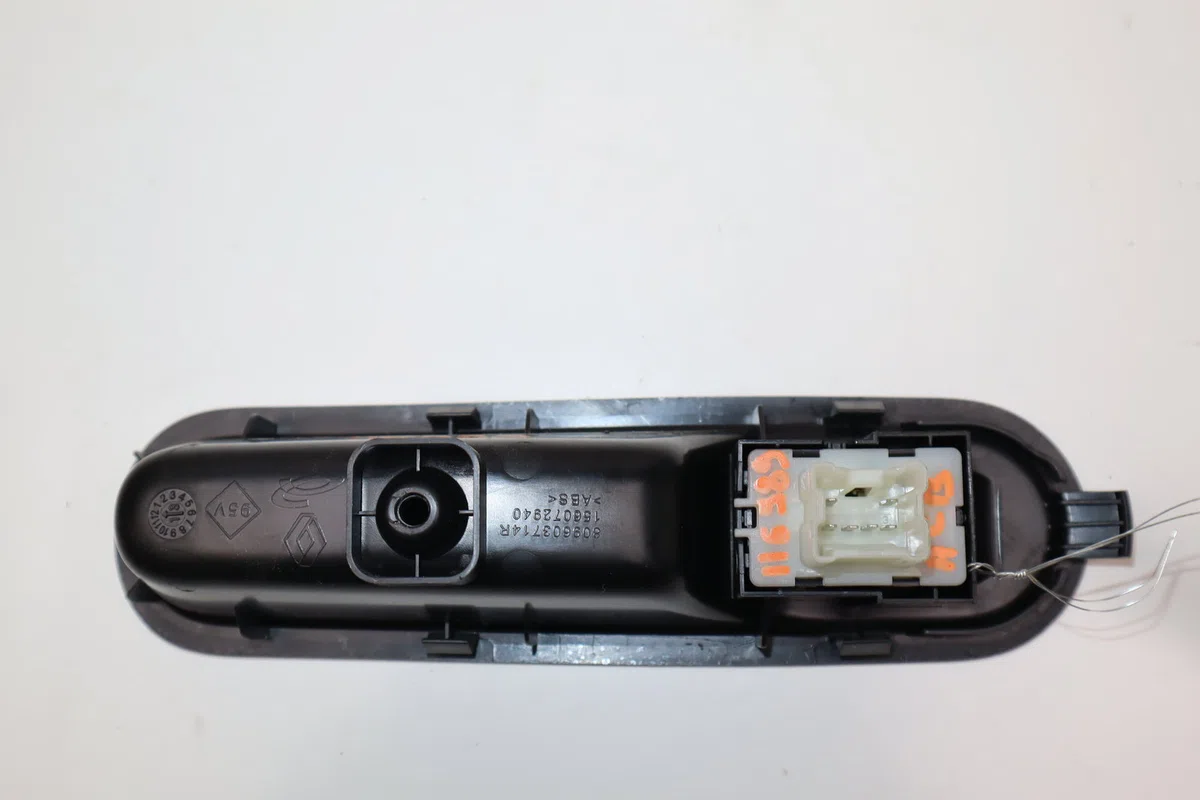 Commande lève-glace porte avant droite Renault TWINGO III (BCM_, BCA_) 0.9 tce 95 (2019) occasion