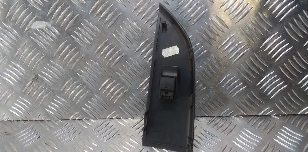 Commande lève-glace porte avant droite Skoda FABIA I (6Y2) 1.4 16v (1999-2008) occasion