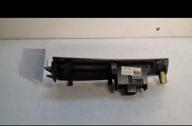 Commande lève-glace porte avant droite Toyota COROLLA (_E12_) 1.4 d (nde120_) (2004-2007) 5 portes occasion