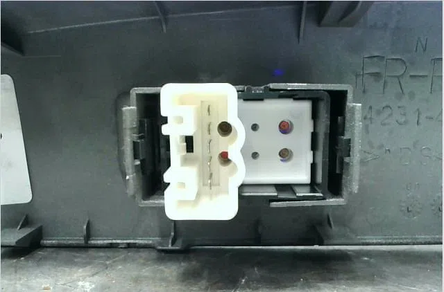 Commande lève-glace porte avant droite Toyota PRIUS Liftback (_W2_) 1.5 hybrid (nhw20_) (2003-2009) occasion