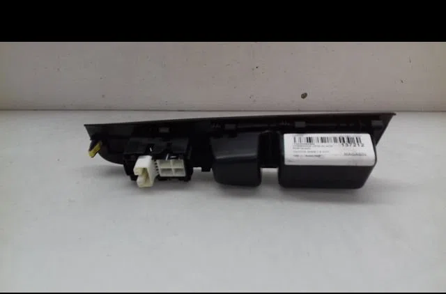 Commande lève-glace porte avant droite Toyota YARIS (_P13_) 1.5 (nsp131_) (2017) occasion