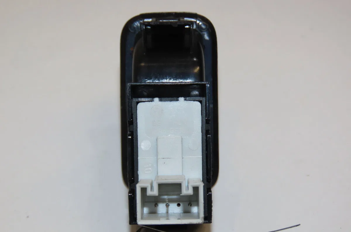 Commande lève-glace porte avant droite Volkswagen POLO V (6R1, 6C1) 1.2 tsi 16v (2014-2017) 5 portes occasion