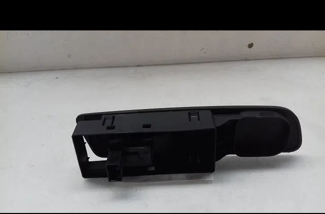 Commande lève-glace porte avant droite Volkswagen TIGUAN (5N_) 1.4 tsi (2011-2018) occasion