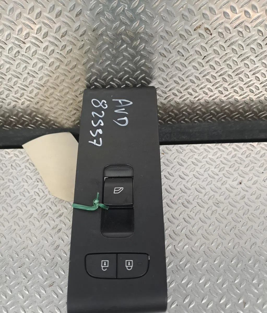 Commande lève-glace porte avant droite Volvo XC40 (536) D3 (2018-2021) 5 portes occasion
