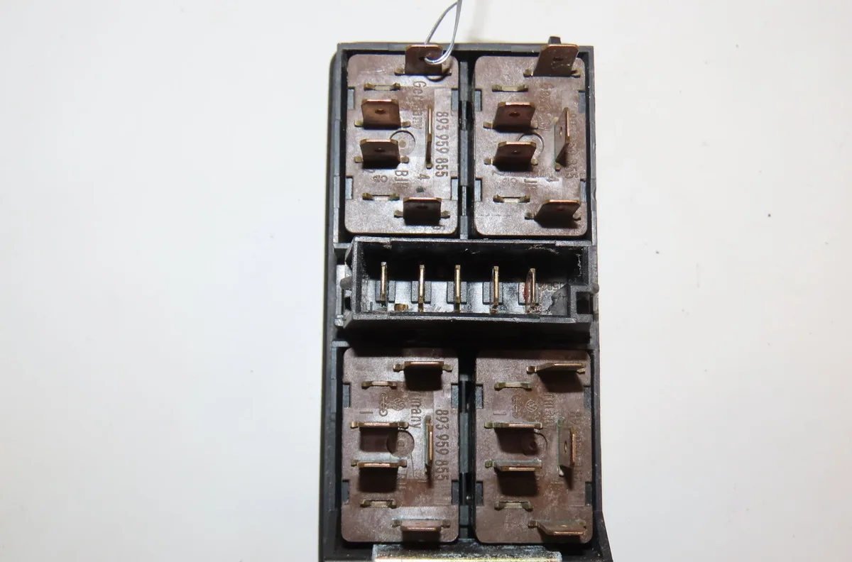 Commande lève-glace porte avant gauche Audi 100 C4 A trois volumes (4A2) 2.5 tdi (1990-1994) occasion