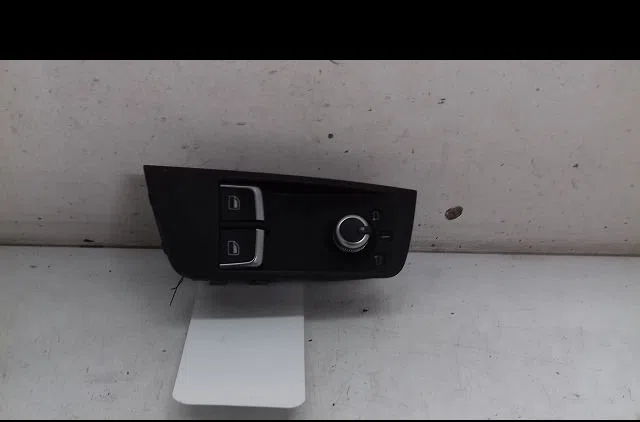 Commande lève-glace porte avant gauche Audi A1 (8X1, 8XK) 1.6 tdi (2011-2015) occasion