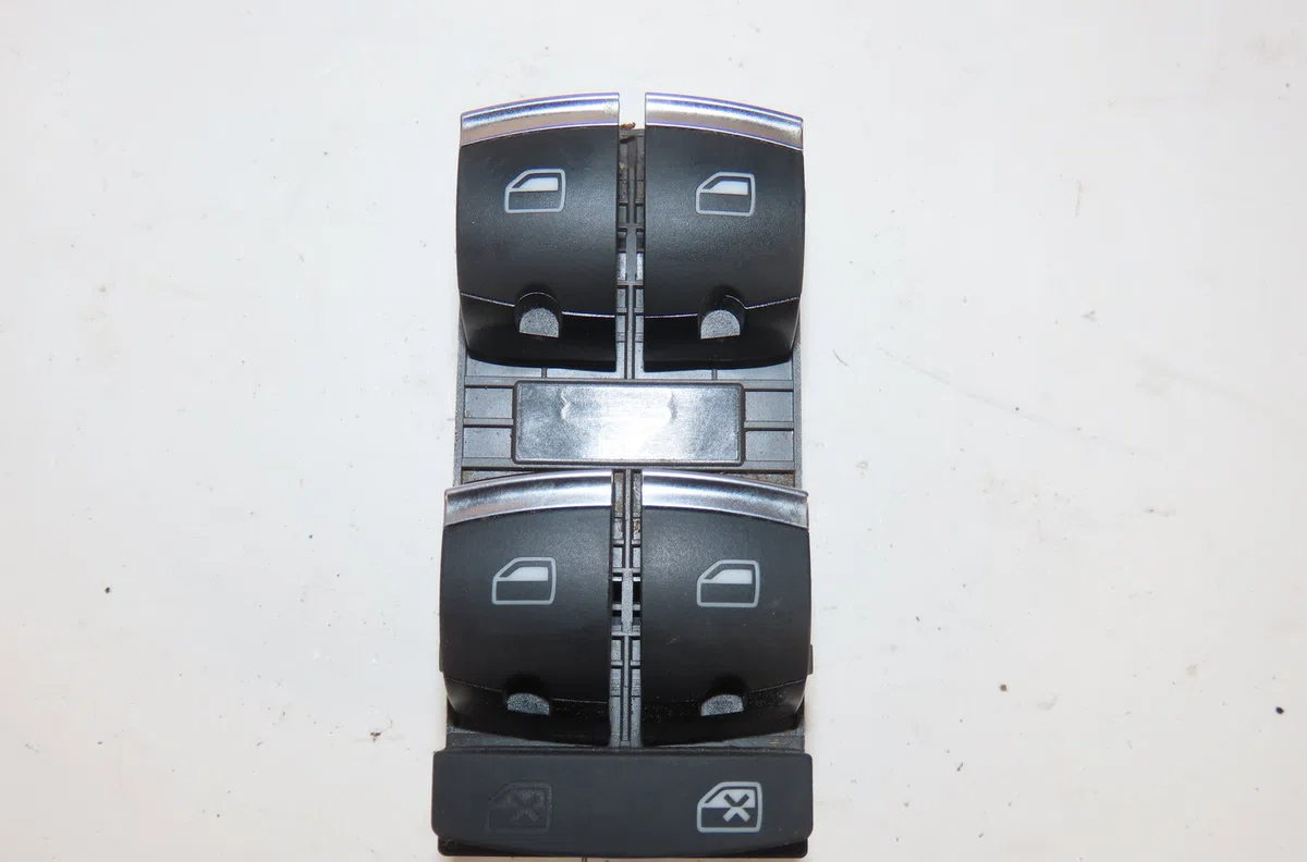 Commande lève-glace porte avant gauche Audi A3 Sportback (8PA) 2.0 tdi 16v (2004-2013) 5 portes occasion
