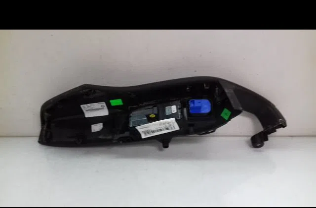 Commande lève-glace porte avant gauche Audi A3 Sportback (8VA, 8VF) Rs3 quattro (2015) occasion