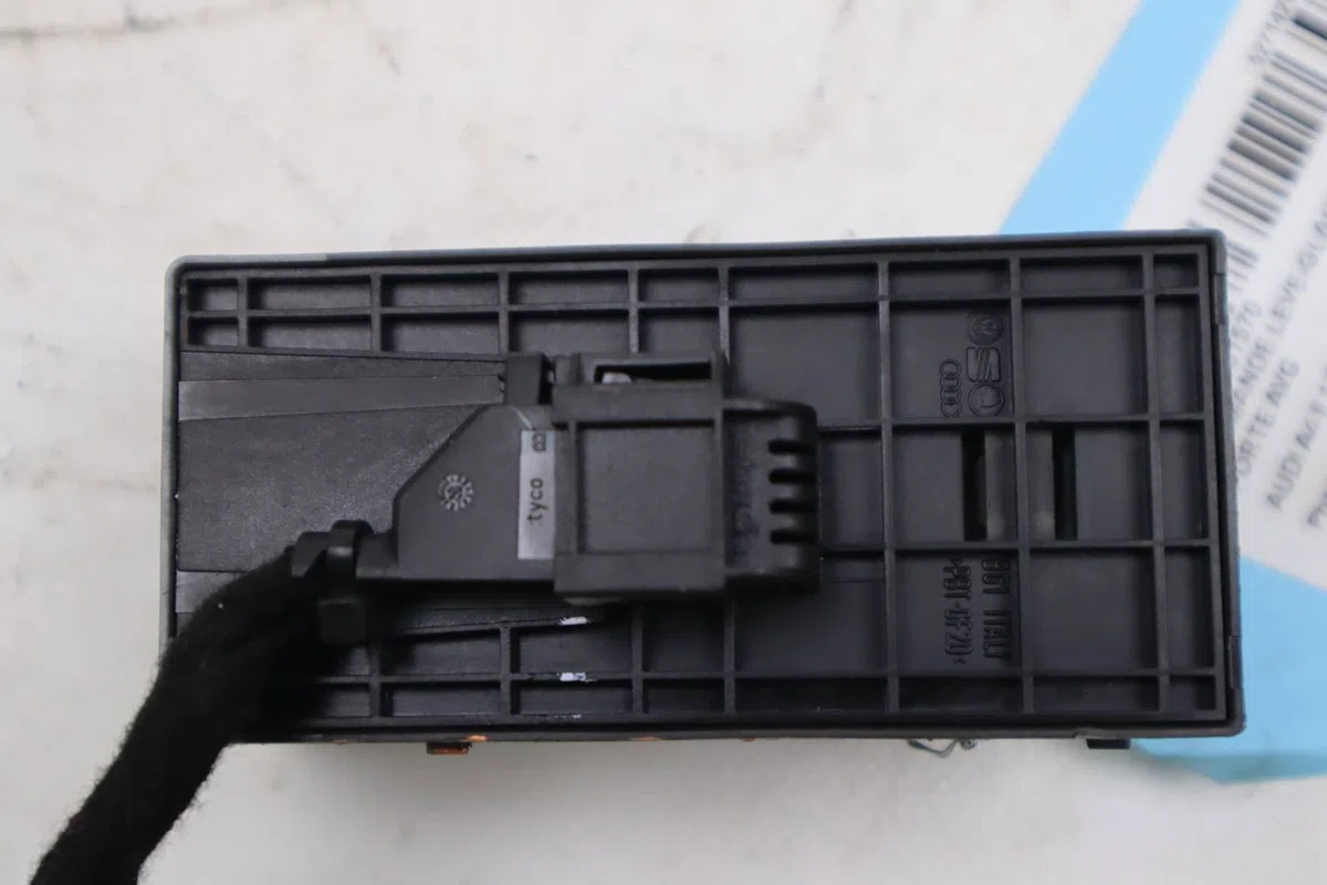 Commande lève-glace porte avant gauche Audi A4 B7 Avant (8ED) 1.8 t (2004-2008) occasion