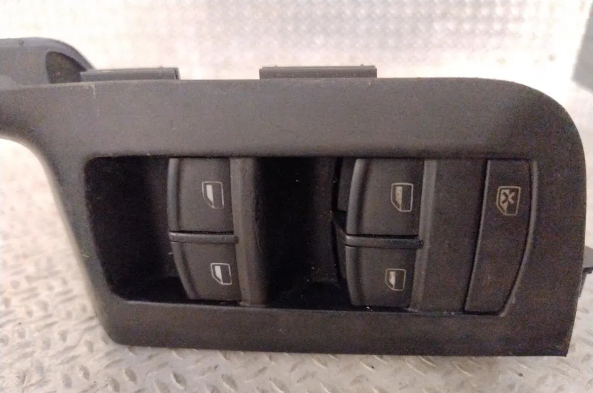 Commande lève-glace porte avant gauche AUDI A6 3 PHASE 1 occasion