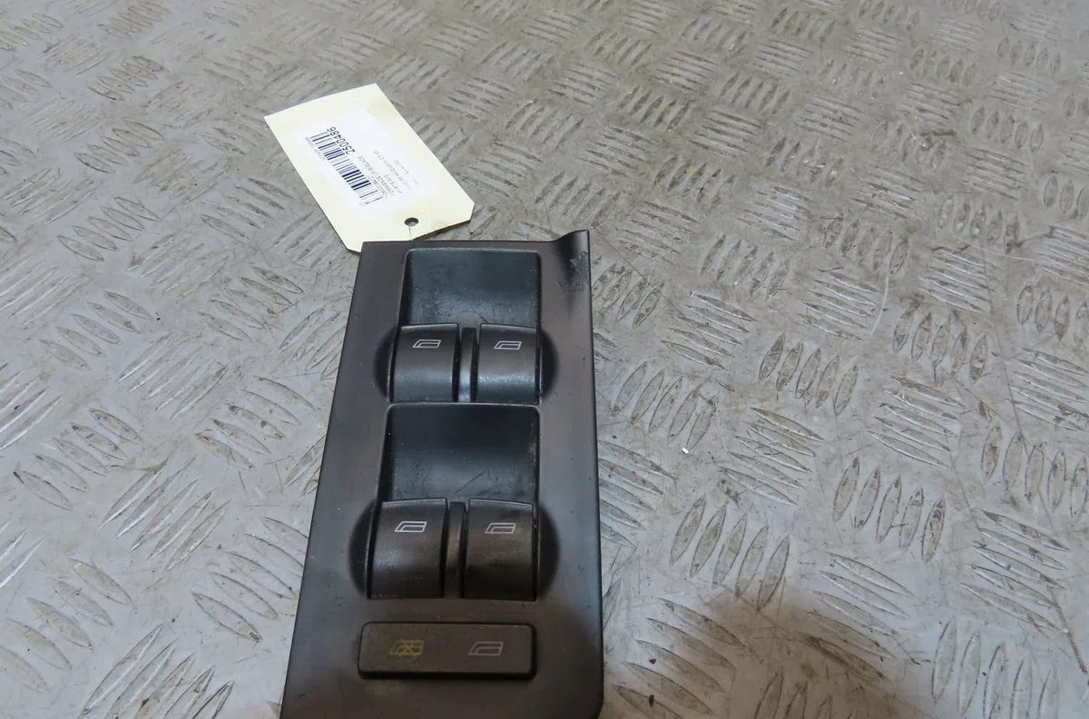 Commande lève-glace porte avant gauche Audi A6 C5 (4B2) 2.5 tdi quattro (1997-2005) occasion