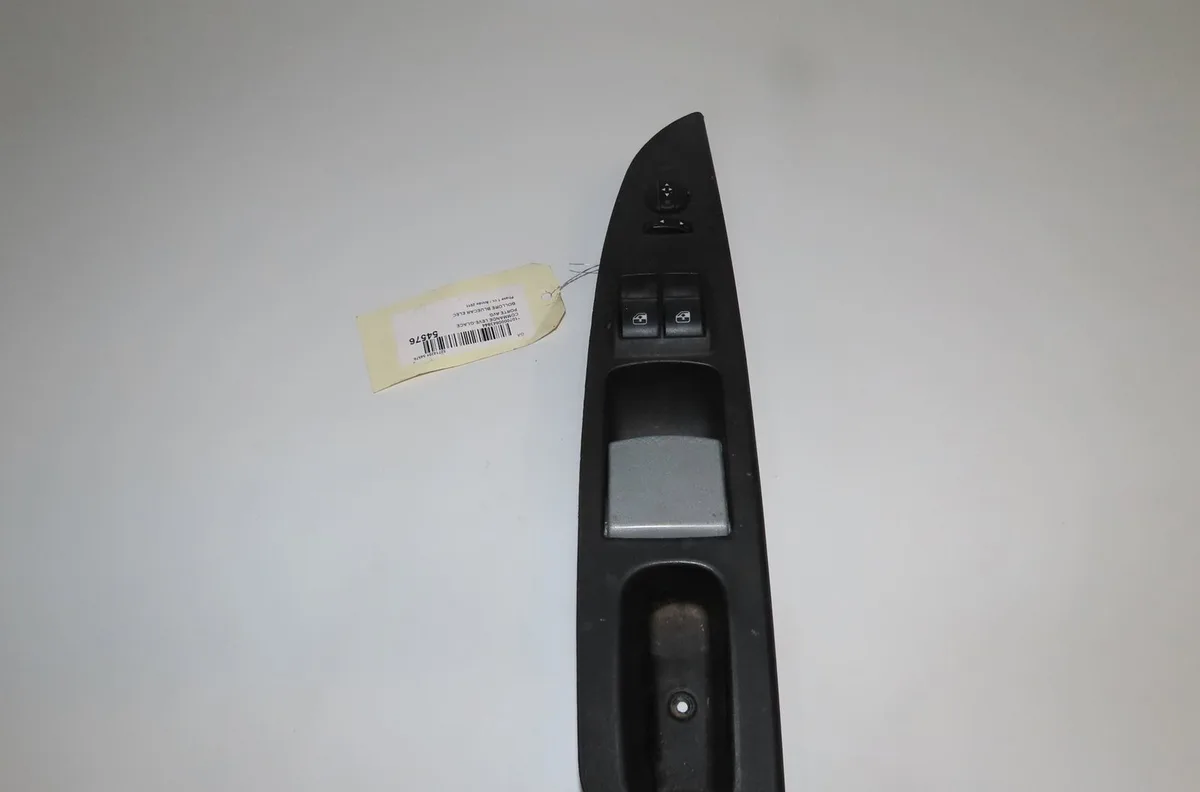 Commande lève-glace porte avant gauche Bluecar BLUEUTILITY Ev50 (2011) 3 portes occasion
