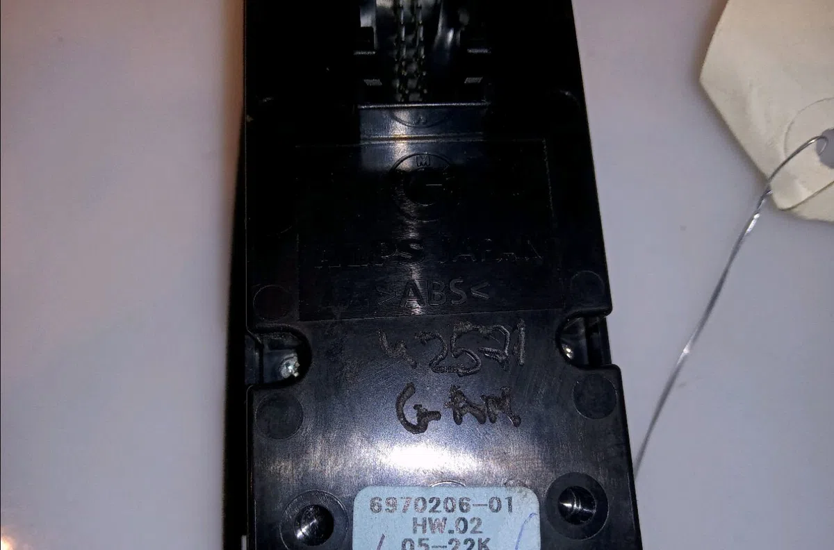 Commande lève-glace porte avant gauche Bmw 1 (E87) 120 d (2004-2011) occasion