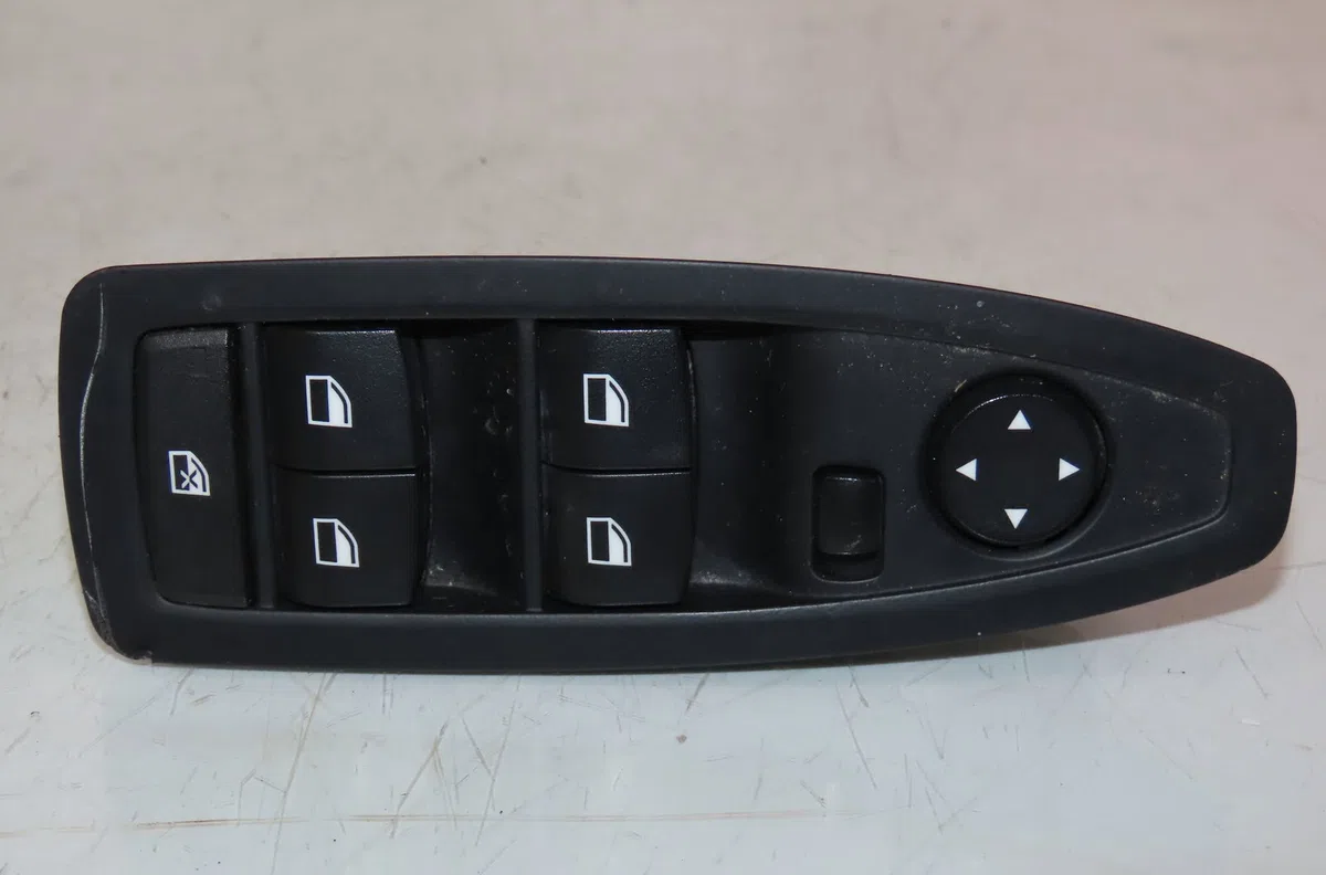 Commande lève-glace porte avant gauche Bmw 1 (F20) 120 d (2011-2015) occasion