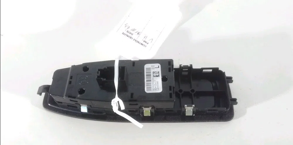 Commande lève-glace porte avant gauche Bmw 1 (F21) 114 d (2012) occasion