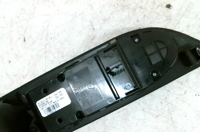 Commande lève-glace porte avant gauche Bmw 5 (E60) 520 d (2005-2009) occasion