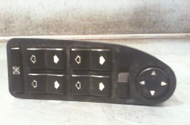Commande lève-glace porte avant gauche Bmw 5 (E60) 520 i (2003-2010) occasion