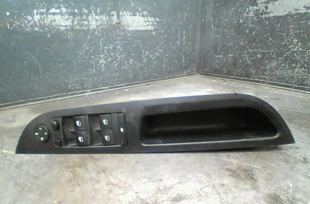 Commande lève-glace porte avant gauche Bmw 5 Touring (E61) 530 d (2004-2005) occasion