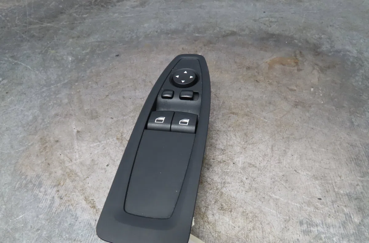 Commande lève-glace porte avant gauche BMW SERIE 1 2015 occasion