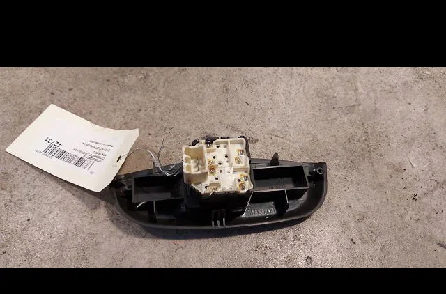 Commande lève-glace porte avant gauche Chevrolet AVEO - KALOS 3-5 portes (T200) 1.4 (2005-2008) occasion